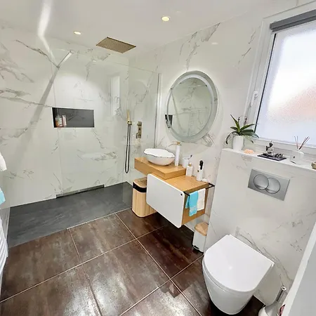 Avec Piscine 8 Personnes * بورتو فيكشْيو