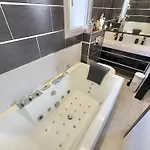 Villa Avec Piscine 8 Personnes *