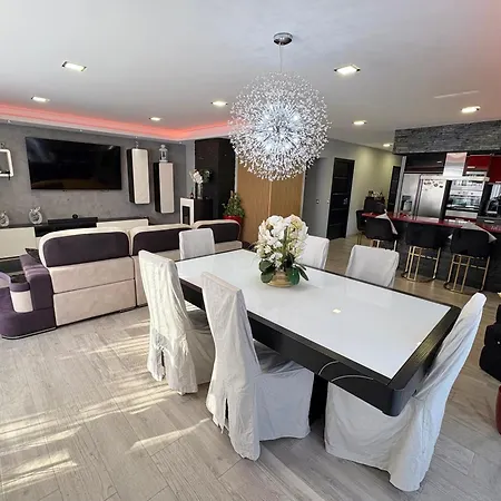 Avec Piscine 8 Personnes