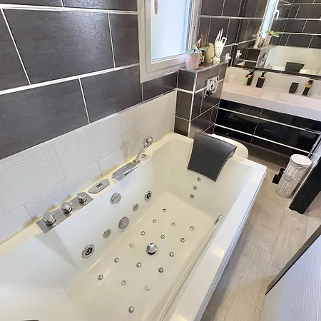 Βίλα Avec Piscine 8 Personnes *